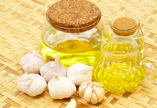 Garlic Magical Benefits: लहसुन का इस्‍तेमाल तड़का से इलाज तक के लिए होता है